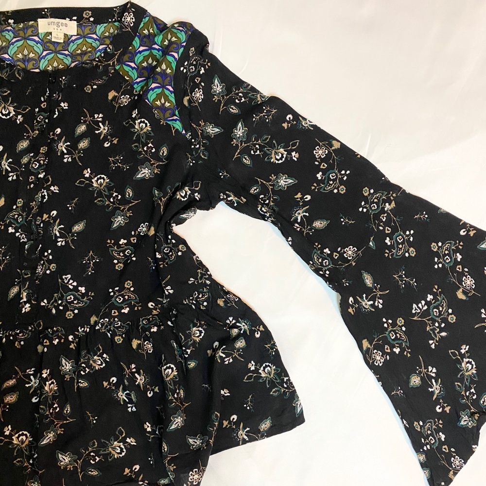 🔥 Boho Floral Top w/ Bell Sleeves